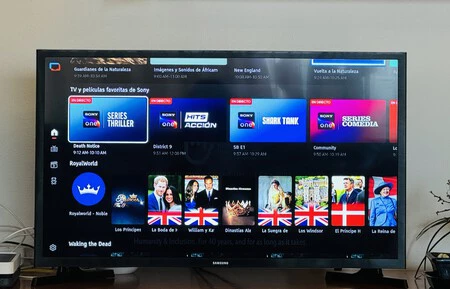 同ブランドのスマート TV の Samsung TV Plus インターフェイス