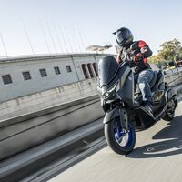 España está viviendo una 'indonesización' silenciosa: cada vez se venden más motos, pero la mitad son scooters 
