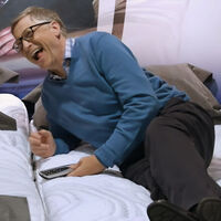 Anoche Bill Gates ganó 14,49 millones de dólares sólo por tumbarse a dormir. Pese a ello, su fortuna está en decadencia 