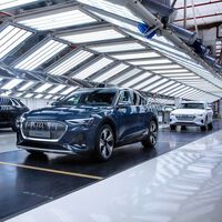 Las marcas de coches culparon de la crisis a Europa por obligarles a sacar coches eléctricos. Ahora Europa acusa a las marcas de vender coches demasiado caros