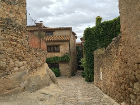 Por qué no te puedes perder Peratallada, el encantador pueblo medieval en el Bajo Ampurdán 