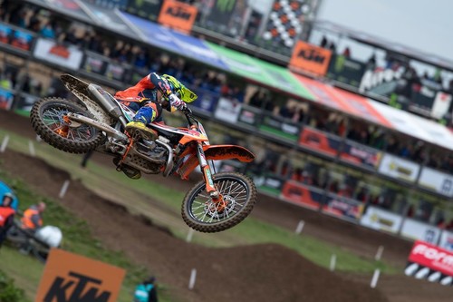 Cairoli y Olsen aprovechan las lesiones de Herlings y Prado en el MXGP de Gran Bretaña