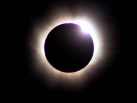 El reciente eclipse anular de Sol, en vídeo desde el espacio