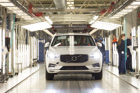 El coqueto y tecnológico nuevo Volvo XC60 ya ha comenzado a fabricarse en Torslanda