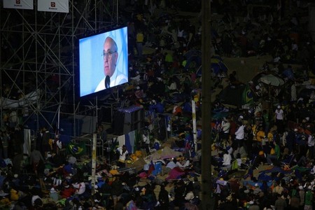 El Papa Francisco dice que Internet puede ofrecer mayores posibilidades de encuentro y de solidaridad y que es un don de Dios