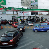 El gobierno de CDMX se plantea que cargues gasolina según el engomado de tu coche