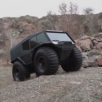 El Atlas ATV es una mole todorreno imparable por tierra, hielo o agua... ¡y con el motor de un Dacia Duster!