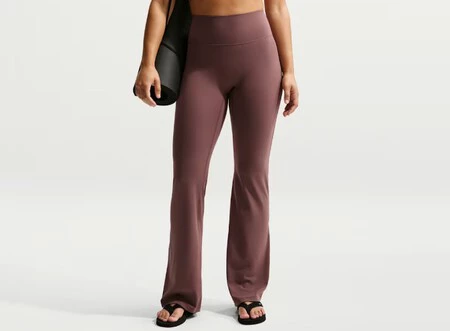 Leggings Acampanados Nike Zenvy