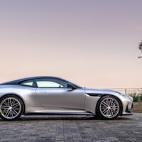 Primer contacto con el Aston Martin DB12: evolución en todos los aspectos en un coche que enamora a primera vista