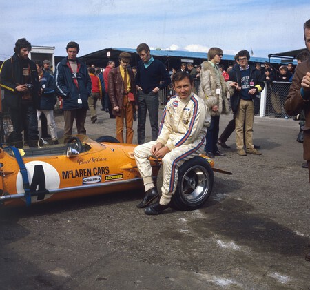 mclaren logo