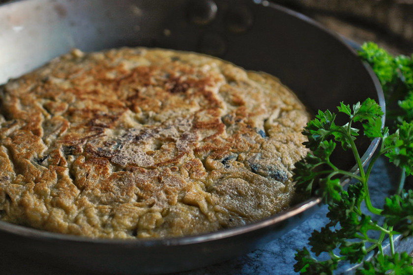 Tortilla de patatas con sabor a trufa receta de cocina fácil, sencilla