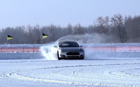 Tesla Model S Snow