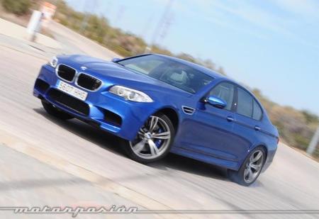 BMW M5, diferencias entre sonido amplificado y no amplificado