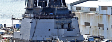 O Japão precisava de um muro contra a China e a Coreia do Norte: um monstro que flutua, pesa 12.000 toneladas e tem 128 células