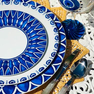 El Corte Inglés rebaja por tiempo limitado la vajilla portuguesa color lapislázuli más bonita y elegante