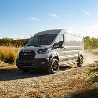 Ford se saca de la manga la furgoneta camper definitiva, una Transit todoterreno con motor V6 gasolina biturbo de 314 CV