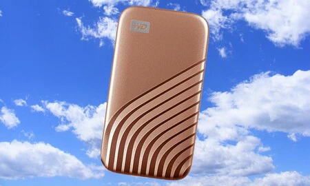 Uno de los discos portables más veloces del mercado ahora lleva 120 euros de rebaja en Amazon: WD My Passport SSD de 2TB por 299,96 euros