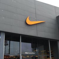 El outlet de Nike liquida las zapatillas retrofuturistas más cómodas y versátiles (con permiso de Hoka) para llevar 24/7