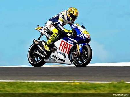 Valentino Rossi, Héctor Barberá y Pol Espargaró al frente en los libres del GP de Australia