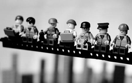 Mike Stimpson ha recreado fotografías históricas con... ¡figuras de Lego!