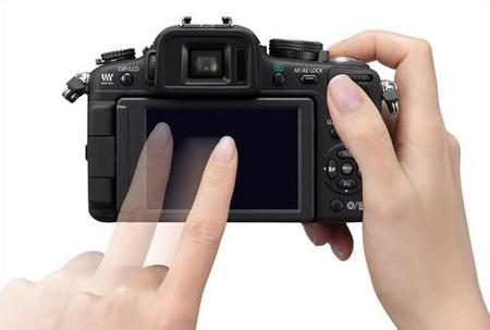 Panasonic G2 y G10, la pantalla táctil llega al Micro Cuatro Tercios