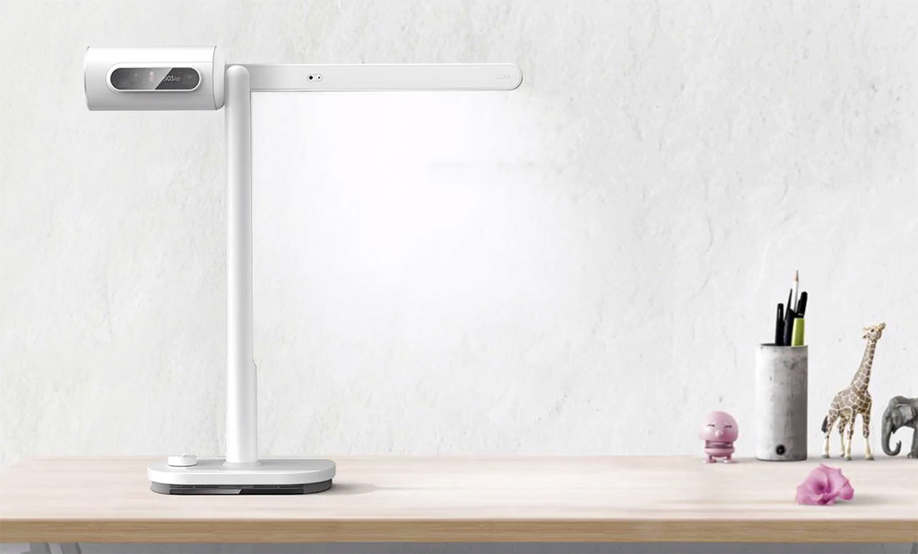 Un ordenador bajo Windows, una lámpara LED y un proyector: eso es Lumi, un dispositivo minimalista de llamativas funciones