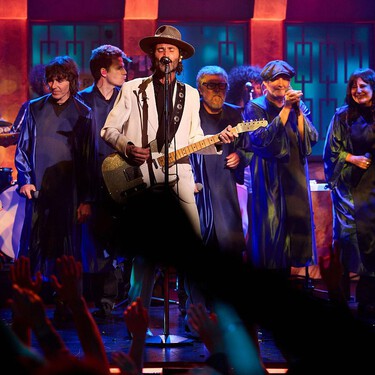 Leiva sorprende en 'La Revuelta' con una actuación histórica con Amaral, Dani Martín, Iván Ferreiro y más amigos 