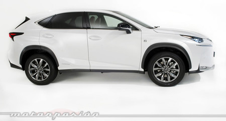 Lexus NX, primeras imágenes en exclusiva