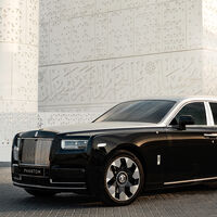Rolls-Royce lleva cinco años disparando rayos láser a uno de sus coches. El motivo: reproducir un diseño árabe de hace mil años 