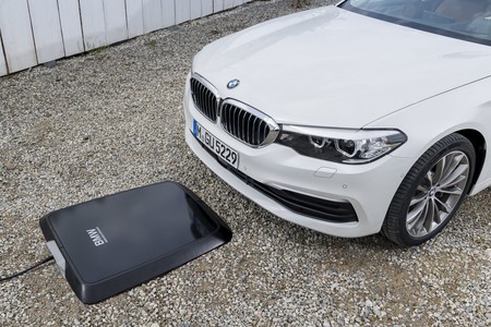 Highres Bmw Wireless Chargin