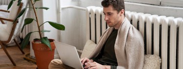 El truco de un profesor de física para maximizar la calefacción en casa: papel de aluminio en el radiador