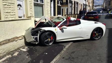 Cuando tu día más feliz se vuelve un Dolorpasión™, estrellando un Ferrari 458 Spider