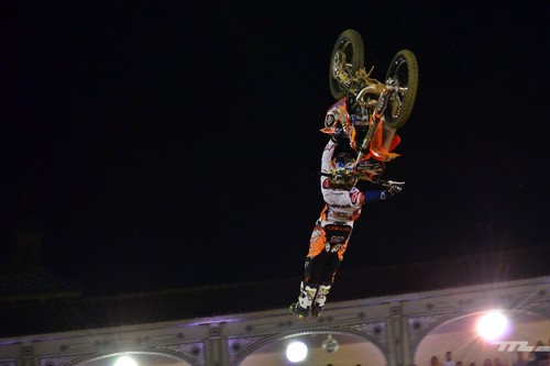 Victoria de Levi Sherwood en el Red Bull X-Fighters, en una noche donde Christian Meyer nos heló la sangre