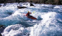 Viajando en kayak por los rápidos del Cañón del Diablo