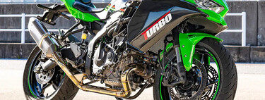 Ver y escuchar rodar a esta Kawasaki ZX-4RR de 180 CV con turbo es pura fantasía y ASMR japonés