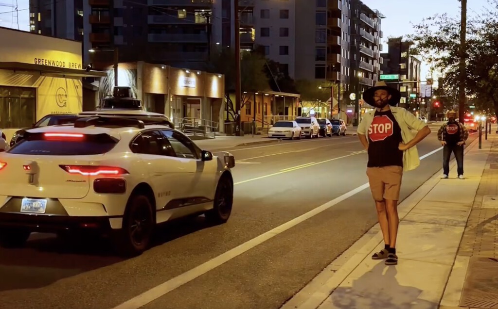 No hay que ser un hacker para confundir a los coches autónomos de San Francisco. Sólo necesitas una camiseta 