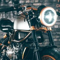 ¡Una moto de ensueño! La Langen 250 es una naked con motor V2 de dos tiempos, homologada y lista para la venta