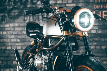 ¡Una moto de ensueño! La Langen 250 es una naked con motor V2 de dos tiempos, homologada y lista para la venta