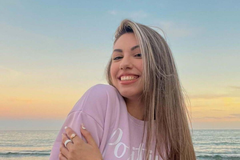 Una chica compra con su pareja una casa antigua y convierte el patio en un rincón con mucho encanto:  Aún queda mucho por arreglar, pero de momento ya tenemos nuestro rinconcito para este verano 