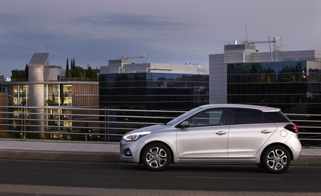 Hyundai i20 lateral