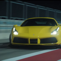 ¿Qué hace un Ferrari 488 GTB derrapando por las calles de Barcelona?