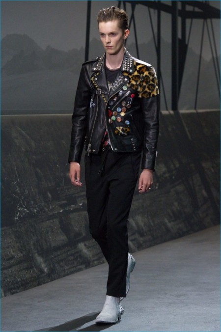 Coach reinventa el look "bad boy" para la primavera 2017