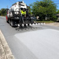 El asfalto negro puede absorber hasta el 95 % del calor del sol. Los Ángeles lleva años probando una solución: calles de color gris