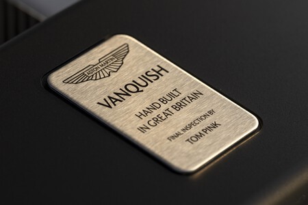 Aston Martin Vanquish motor