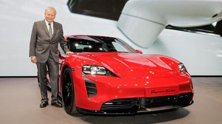 Wolfgang Porsche y el Porsche Taycan