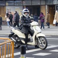 Motos, furgonetas y camiones sin etiqueta, sin veto en Madrid: solo los coches sufrirán las nuevas restricciones de movilidad