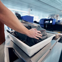 Sabíamos que había que tener cuidado con el móvil en el aeropuerto, pero no que te lo podían confiscar en el control de seguridad