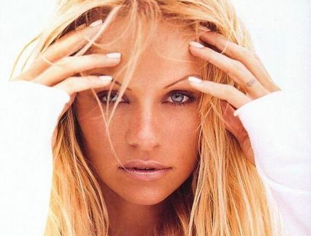 Pamela Anderson no tuvo una infancia nada fácil. ¡Ha confesado que fue violada!