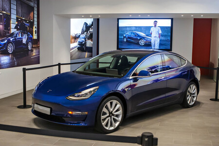Tesla Model 3 Showroom