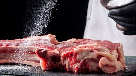 Olvídate del mito: la forma segura de descongelar la carne no incluye vinagre ni sal